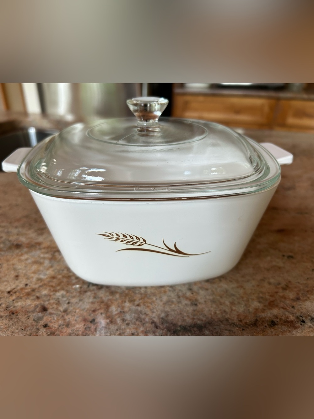 Corningware W-1 3/4-B “Wheat”Casserole  Dish 1 3/4 qt w/Pyrex Glass Lid P-7-C